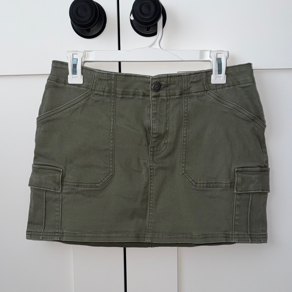 Hollister Sage Green Low-Rise Skirt